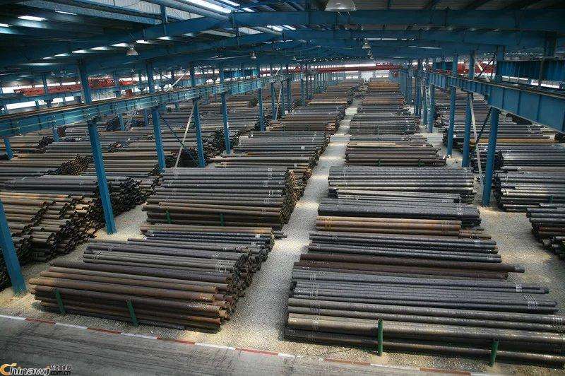 無(wú)縫鋼管廠家貨倉(cāng)